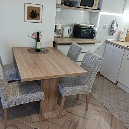 Luna Apartament *